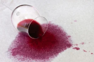 O Método Completo para Remover Vinho de Qualquer Tecido